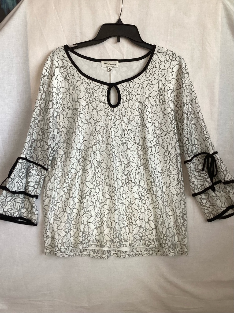 Eve & Maddie Floral Lace Keyhole Blouse with Black Trim